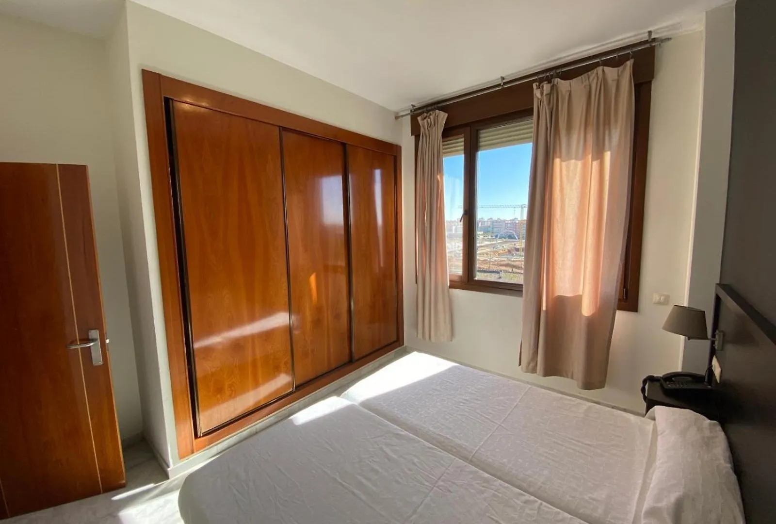 Sevillahome-Apartamento Complejo Piscina Parking 0*, Sevilla