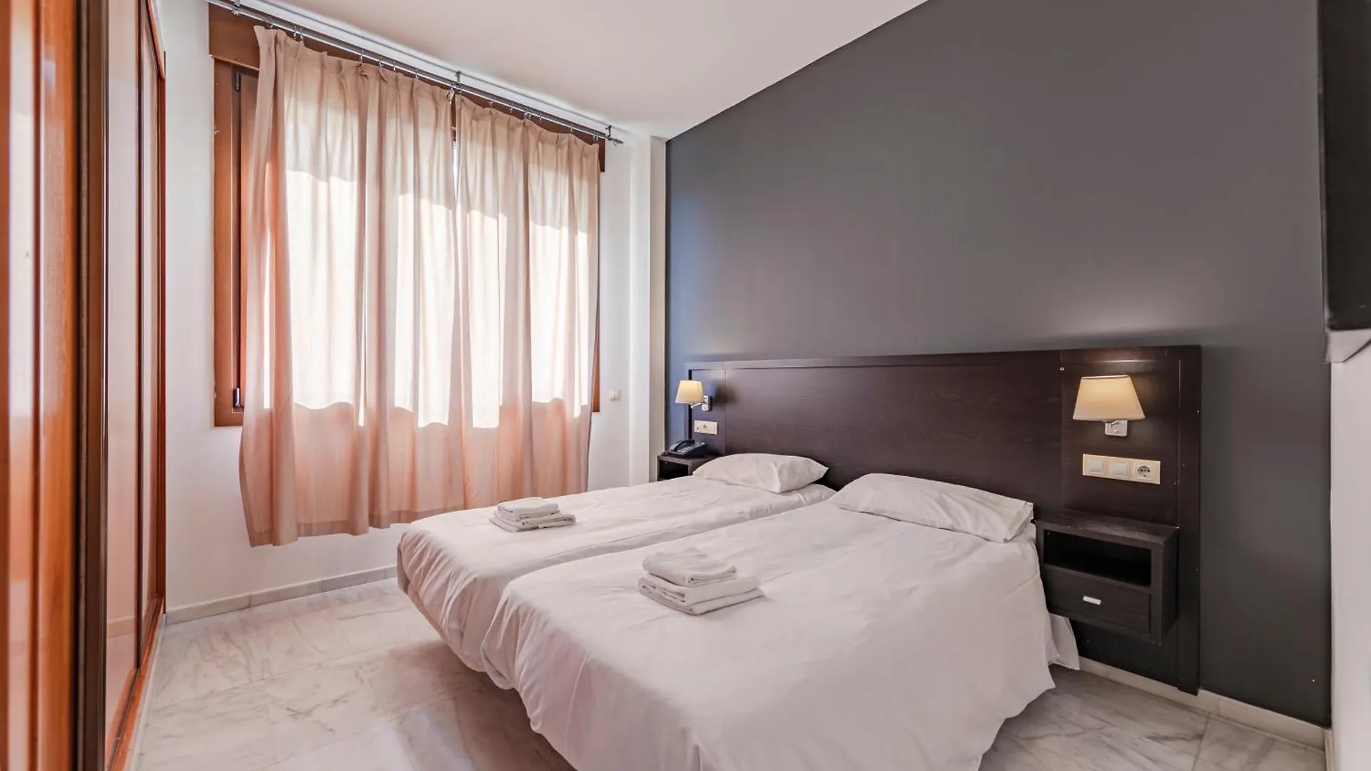Apartamento Sevillahome-Apartamento Complejo Piscina Parking España