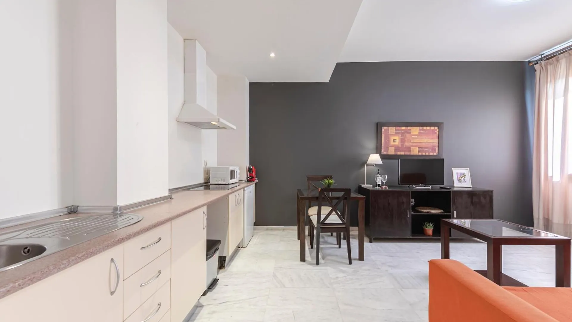 Sevillahome-Apartamento Complejo Piscina Parking 0*, Seville Spain